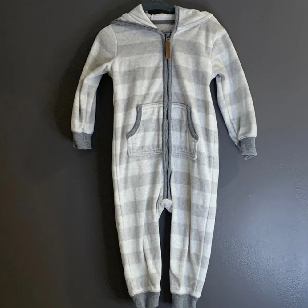 Carter’s Cozy Gray Striped Kids One Piece size 18m